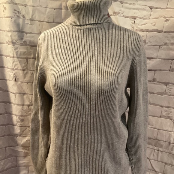 “LAUREN” RIBBED GREY LONG SLEEVED TURTLENECK. - Picture 2 of 14